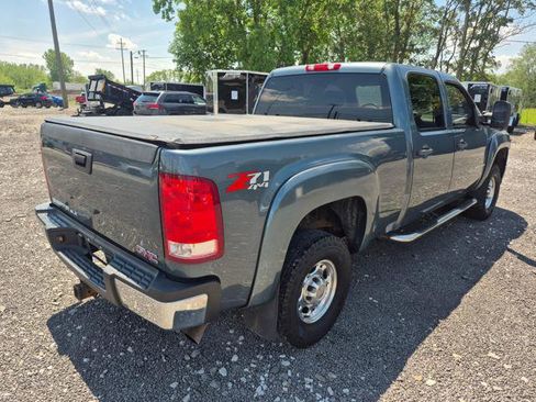 Used 2007 GMC Sierra 2500 SLE w/ Z71 Off-Road Package AWD/4WD image 6