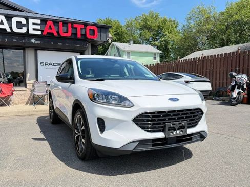 Used 2022 Ford Escape SE w/ SE Sport Appearance Package AWD/4WD image 4