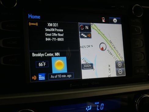 Used 2017 Toyota Highlander XLE AWD/4WD image 30