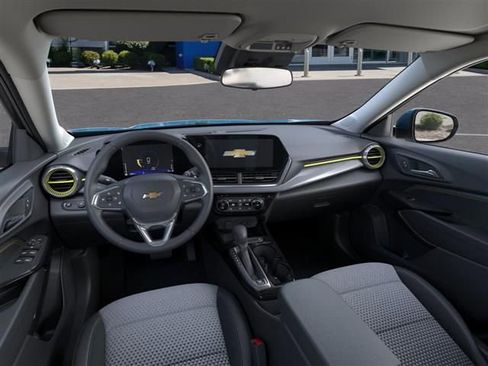 New 2025 Chevrolet Trax LT w/ Driver Confidence Package image 15