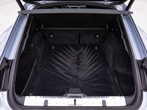 Used 2018 Porsche Panamera 4 image 30