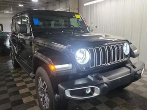 Used 2025 Jeep Wrangler Sahara w/ Dual Top Group image 8