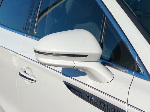 Used 2020 Lincoln Nautilus Reserve image 11