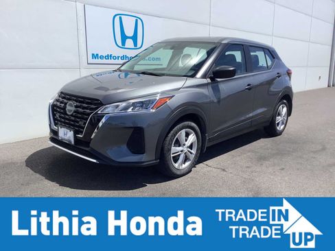 Used 2025 Nissan Kicks Play S FWD image 1