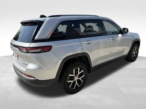 Used 2023 Jeep Grand Cherokee Limited AWD/4WD image 5