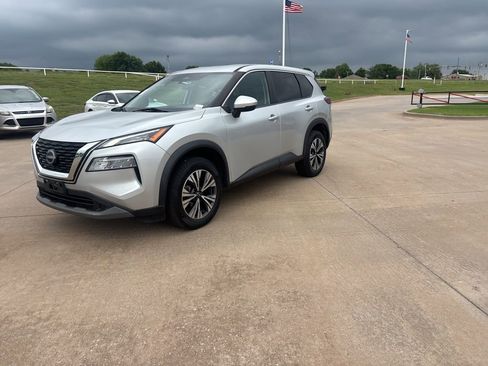 Used 2022 Nissan Rogue SV AWD/4WD image 2