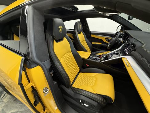 Used 2019 Lamborghini Urus AWD/4WD image 22