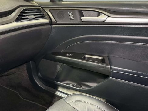 Used 2017 Ford Fusion Titanium AWD/4WD image 22