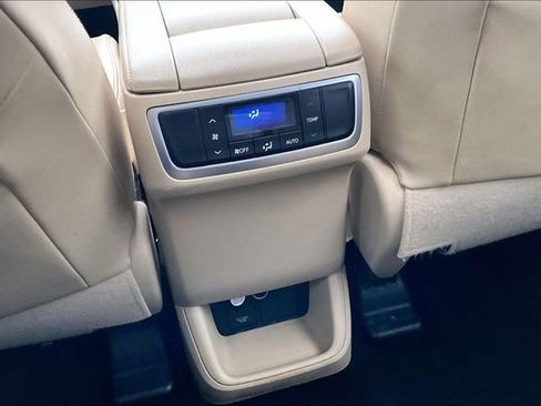 Used 2016 Toyota Highlander Limited image 34