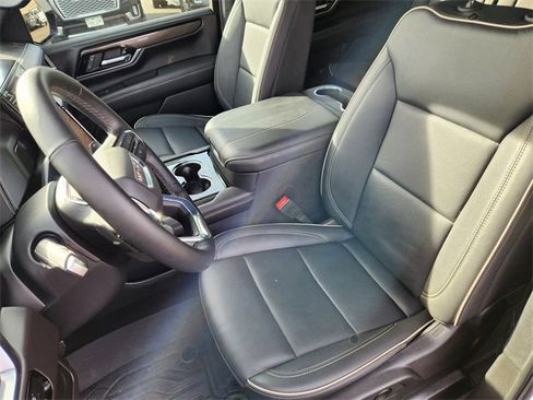 Used 2025 GMC Yukon XL Elevation image 10