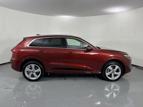 Certified 2025 Audi Q5 Premium Plus w/ Premium Plus AWD/4WD image 38