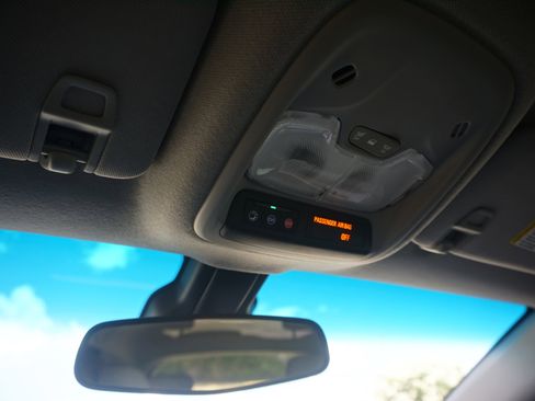 Used 2020 Chevrolet Bolt LT image 28