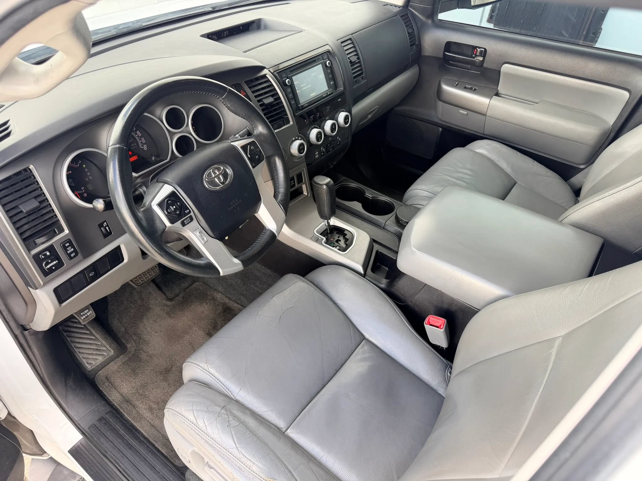 Used 2016 Toyota Sequoia SR5 w/ Premium Package AWD/4WD image 11