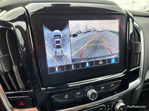 Used 2022 Chevrolet Traverse RS image 3