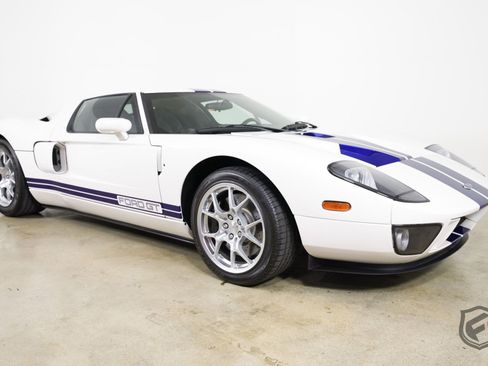 Used 2005 Ford GT image 1
