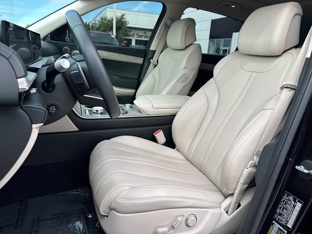 Used 2025 Genesis GV80 2.5T Advanced AWD/4WD image 13