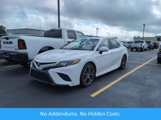 Used 2018 Toyota Camry SE w/ Moonroof Package FWD video 1
