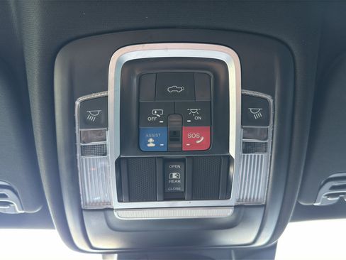 Used 2023 RAM 1500 Laramie AWD/4WD image 18
