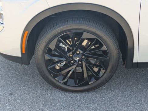 Used 2024 Mitsubishi Outlander SE image 12