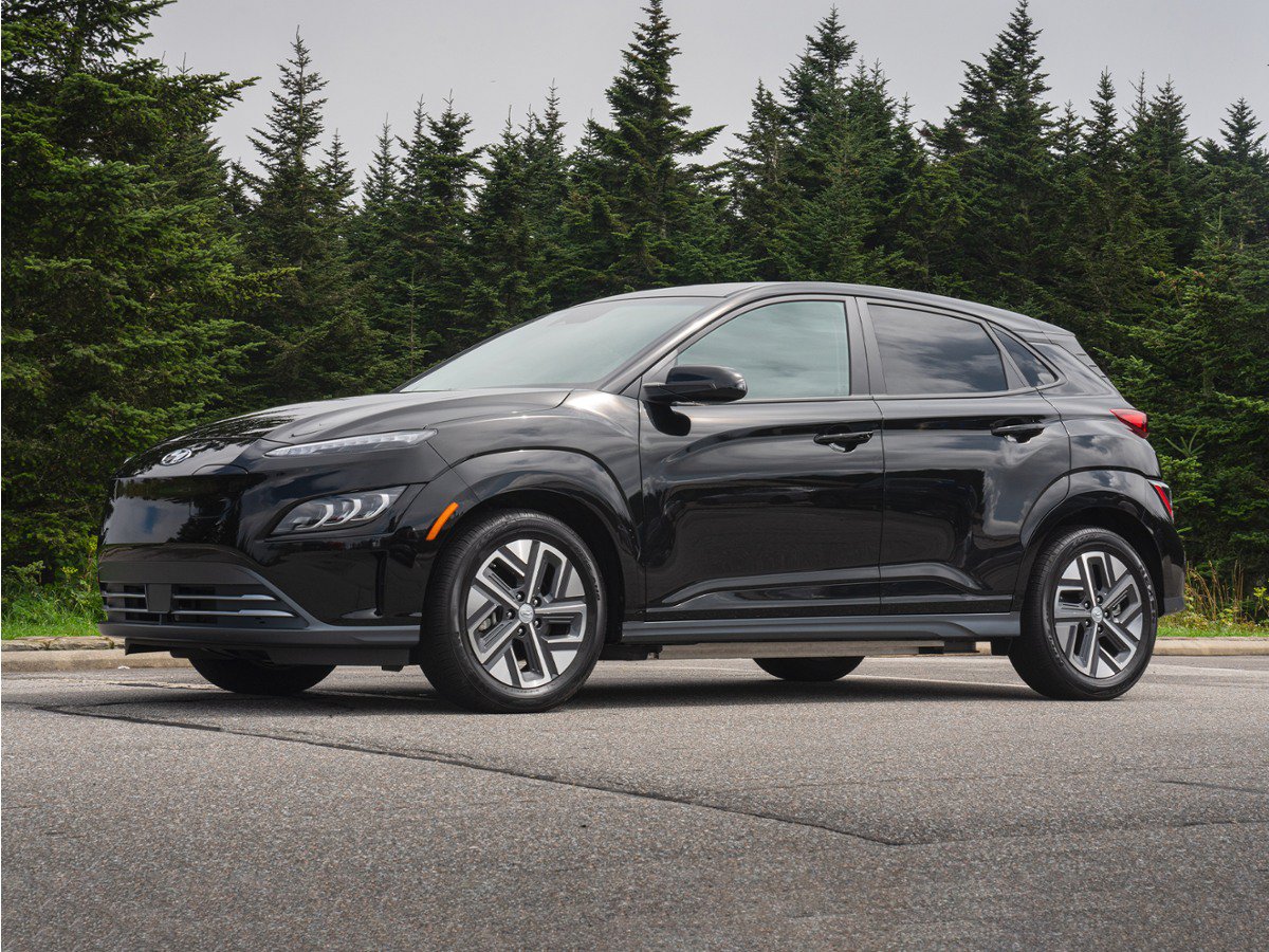 Used 2023 Hyundai Kona SE w/ Cargo Package FWD image 1