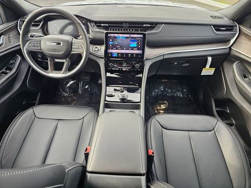 New 2025 Jeep Grand Cherokee L Limited w/ Black Appearance Package AWD/4WD image 10