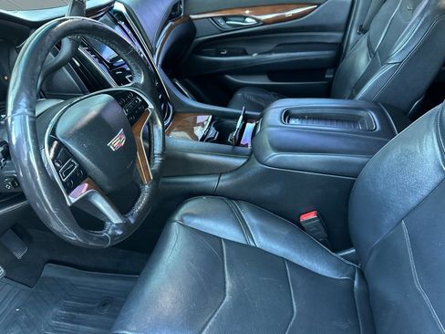 Used 2019 Cadillac Escalade 2WD 4dr image 4