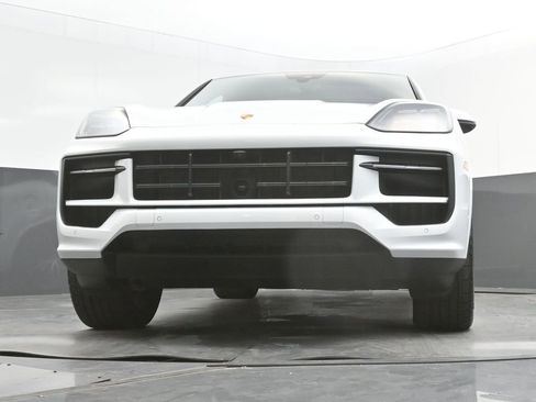 Certified 2025 Porsche Cayenne Coupe AWD/4WD image 42