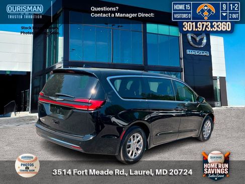 Used 2024 Chrysler Pacifica Touring-L FWD image 3