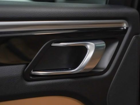 Used 2018 Porsche Macan Sport Edition image 15