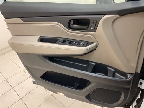 Certified 2024 Honda Odyssey EX-L image 16