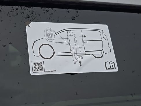 New 2026 Chrysler Pacifica Pinnacle image 45