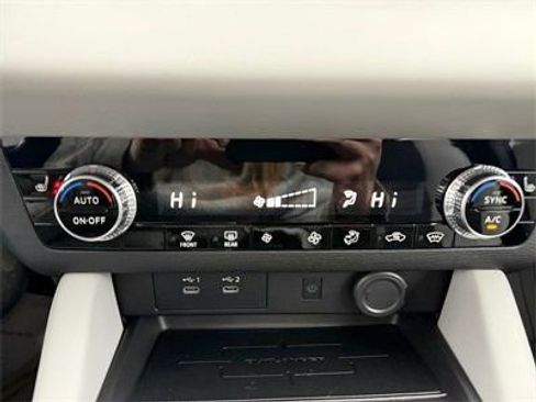 New 2025 Mitsubishi Outlander SE image 32