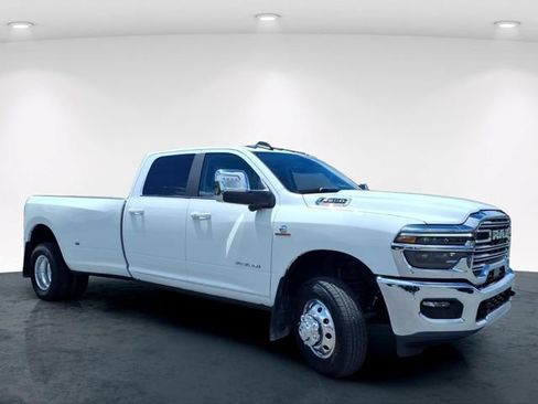 Used 2025 RAM 3500 Laramie AWD/4WD image 5