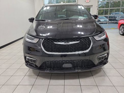 New 2026 Chrysler Pacifica Select image 2