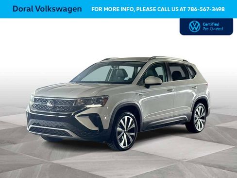 Used 2022 Volkswagen Taos SE FWD image 4