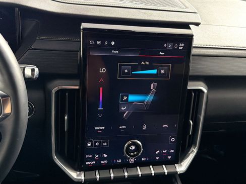 Used 2025 GMC Acadia Elevation image 21