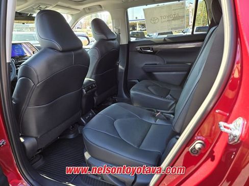 New 2026 Toyota Highlander Platinum image 7