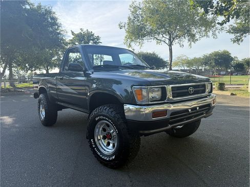 Used 1993 Toyota Pickup Deluxe AWD/4WD image 1