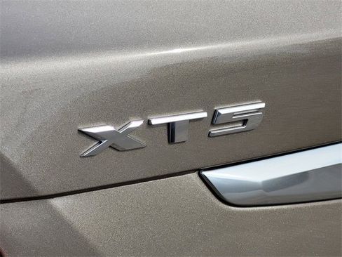 Used 2023 Cadillac XT5 Premium Luxury w/ Technology Package image 8