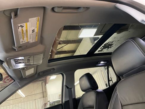 Certified 2023 GMC Terrain SLT w/ Elevation Edition image 21