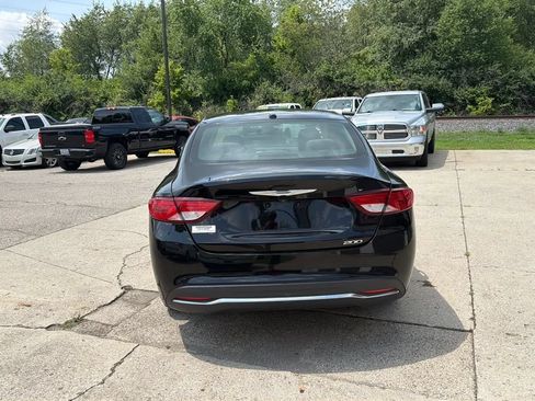 Used 2015 Chrysler 200 Limited w/ Convenience Group FWD image 4