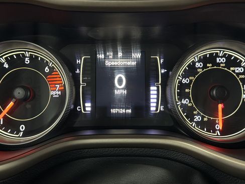 Used 2016 Jeep Cherokee Latitude w/ Cold Weather Group image 20