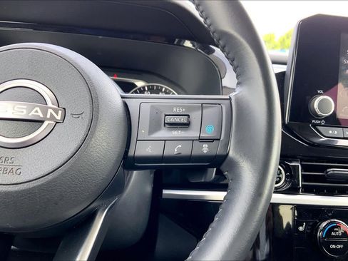 Used 2024 Nissan Pathfinder SV FWD image 24