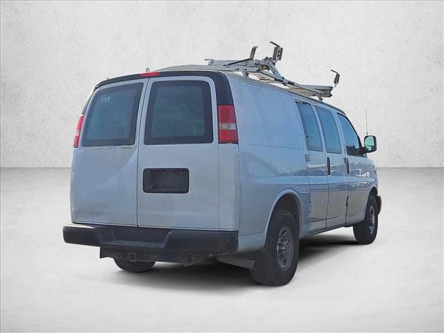 Used 2017 Chevrolet Express 2500 RWD image 4