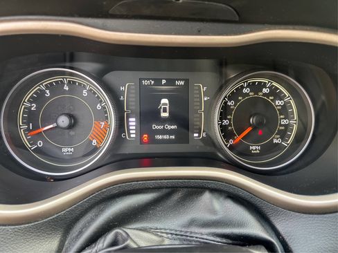 Used 2015 Jeep Cherokee Latitude w/ Comfort/Convenience Group AWD/4WD image 16