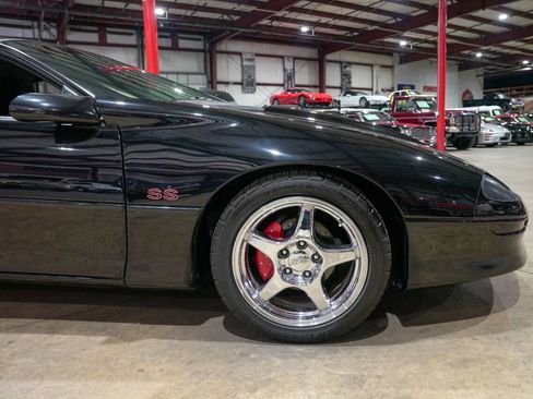 Used 1994 Chevrolet Camaro Z28 RWD image 11