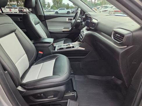 Used 2022 Ford Explorer XLT w/ Equipment Group 202A RWD image 12