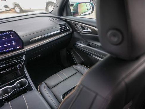 Used 2025 Chevrolet Traverse High Country image 27