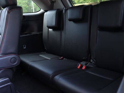 Used 2019 Toyota Highlander SE FWD image 14