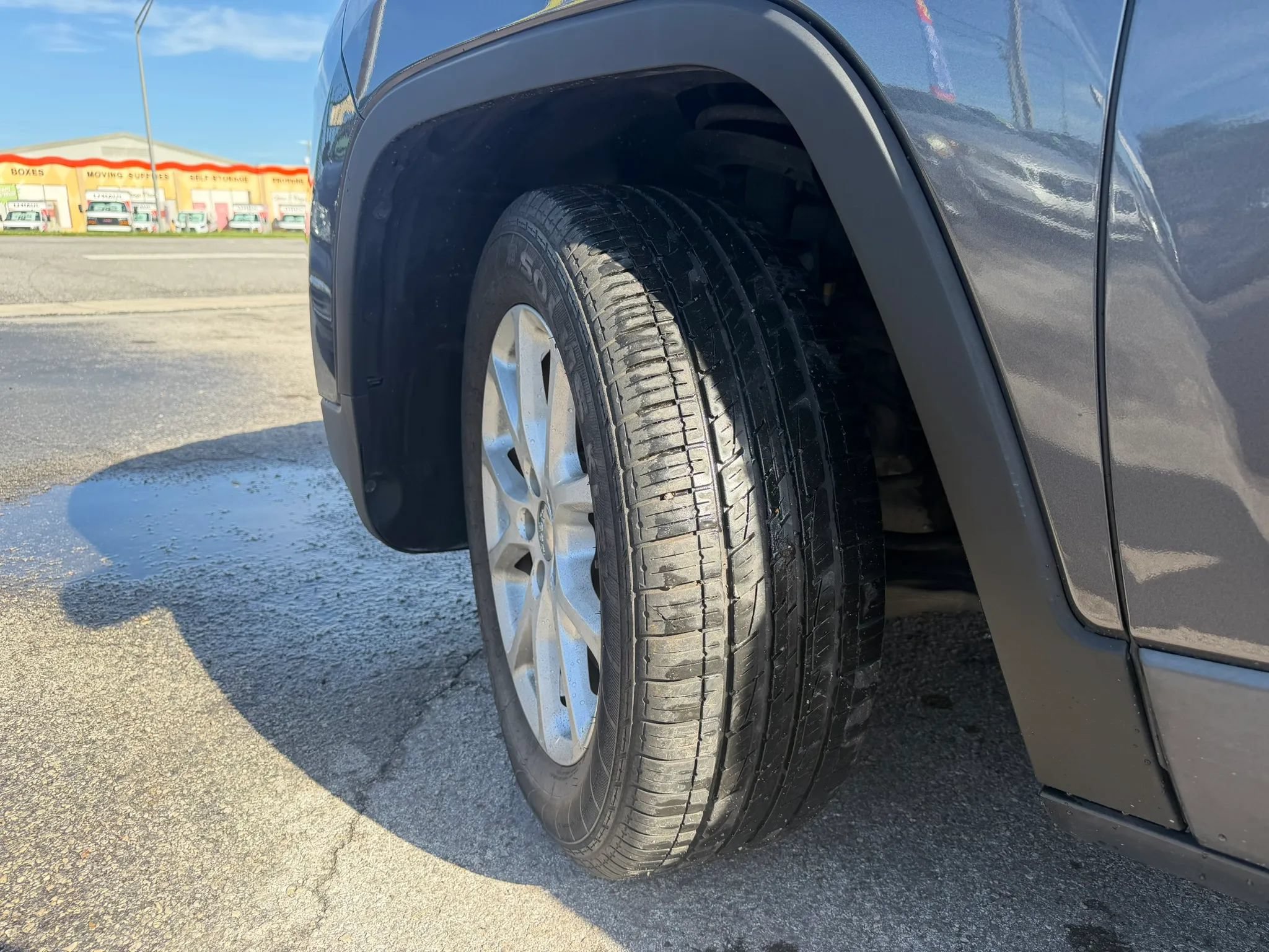 Used 2015 Jeep Cherokee Latitude FWD image 16